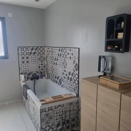 Confort Avec Piscine, 5 Chambres, Proche Loire Longué