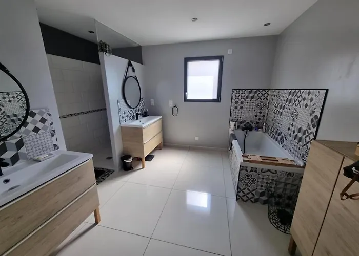 Villa Confort Avec Piscine, 5 Chambres, Proche Loire *